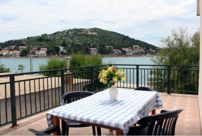 Waterfront Apartments Tisno Dış mekan fotoğraf